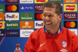 Sempre sisudo? Simeone também sabe pôr toda a sala a rir