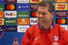 Sempre sisudo? Simeone também sabe pôr toda a sala a rir