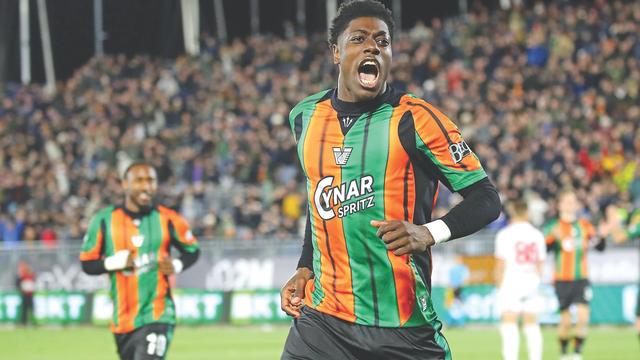 Issa Doumbia, 22 anos, participou esta época em 38 jogos do Veneza, marcou dez golos e fez cinco assistências — Foto: IMAGO