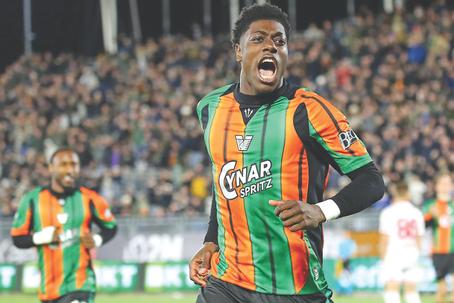 Issa Doumbia, 22 anos, participou esta época em 38 jogos do Veneza, marcou dez golos e fez cinco assistências — Foto: IMAGO