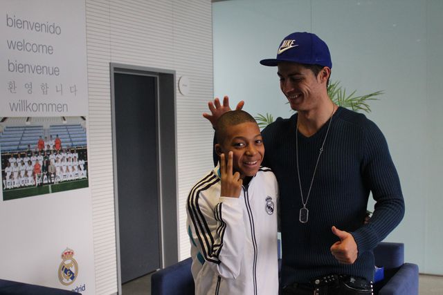 Ronaldo bate recorde nas redes com ajuda de... Mbappé
