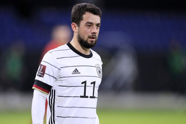 Oficial: internacional alemão que não jogava há mais de um ano assinou pelo Schalke