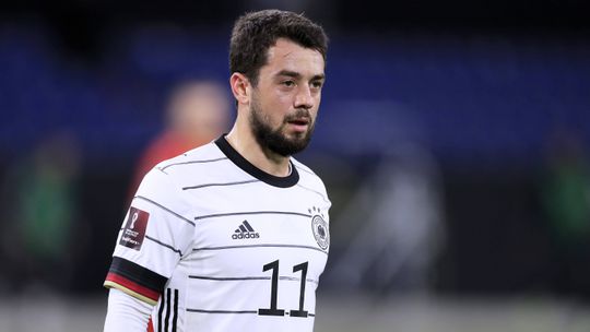 Oficial: internacional alemão que não jogava há mais de um ano assinou pelo Schalke