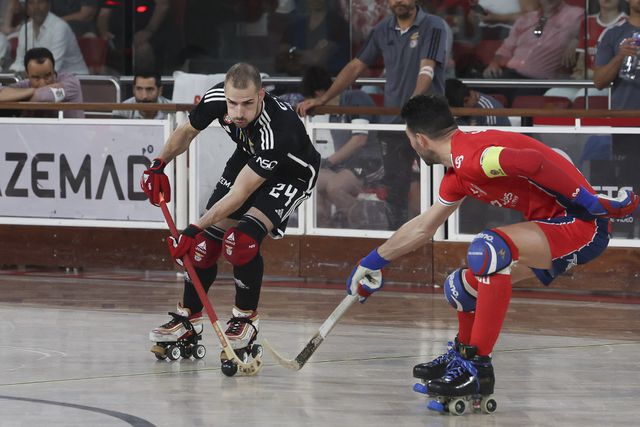 Benfica derrota Oliveirense e adianta-se na meia-final do play-off
