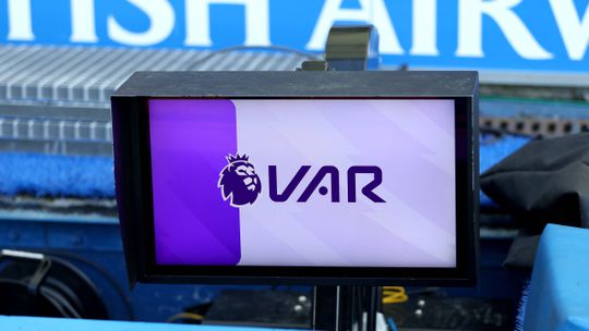 Premier League: análises no VAR demoraram em média 64 segundos