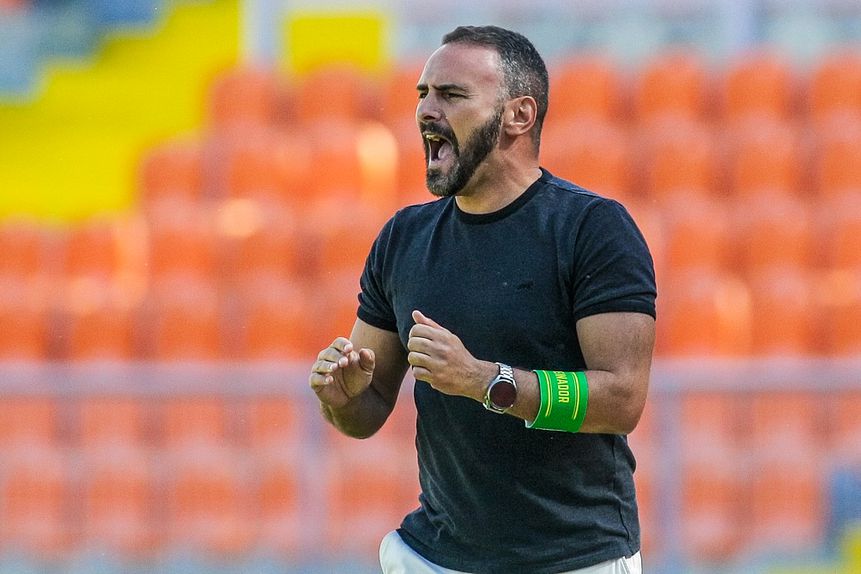 Depois de uma passagem pela Arábia Saudita, técnico está prestes a embarcar numa aventura no Minho (Foto: A BOLA)