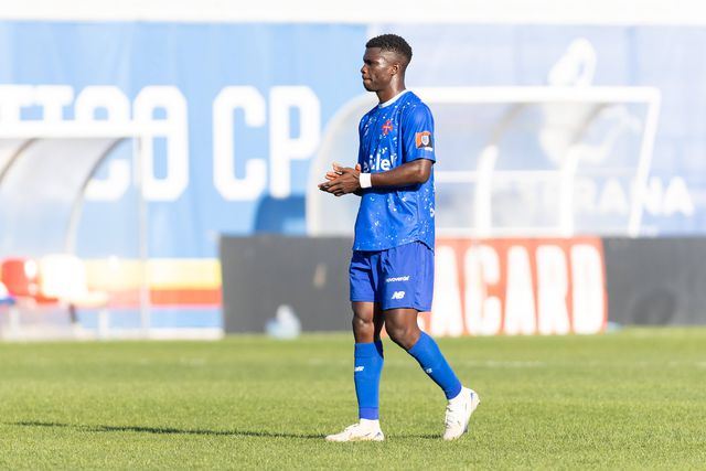 Estrela da Amadora: Ekanga renova... para ser emprestado