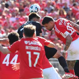 Gonçalo Inácio e Otamendi discutem uma bola na final da Taça de Portugal