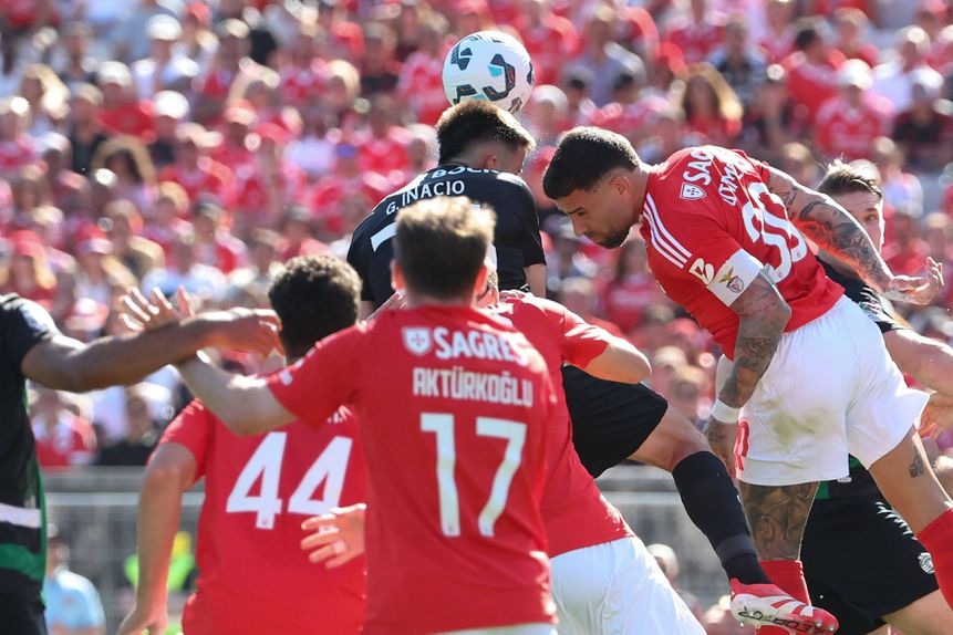 Gonçalo Inácio e Otamendi discutem uma bola na final da Taça de Portugal