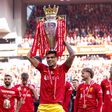 Luis Díaz com o troféu da Premier League