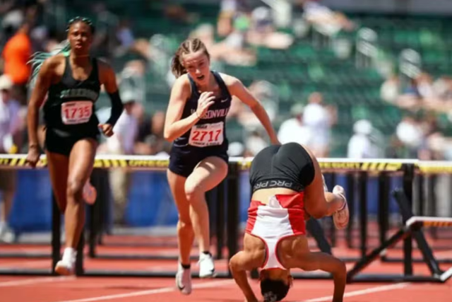 VÍDEO: é o Sonic da vida real? Cai, mas vence prova com duas cambalhotas!