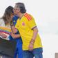 Gustavo Petro, presidente da Colômbia, e a filha Antonella, após o encontro com a seleção