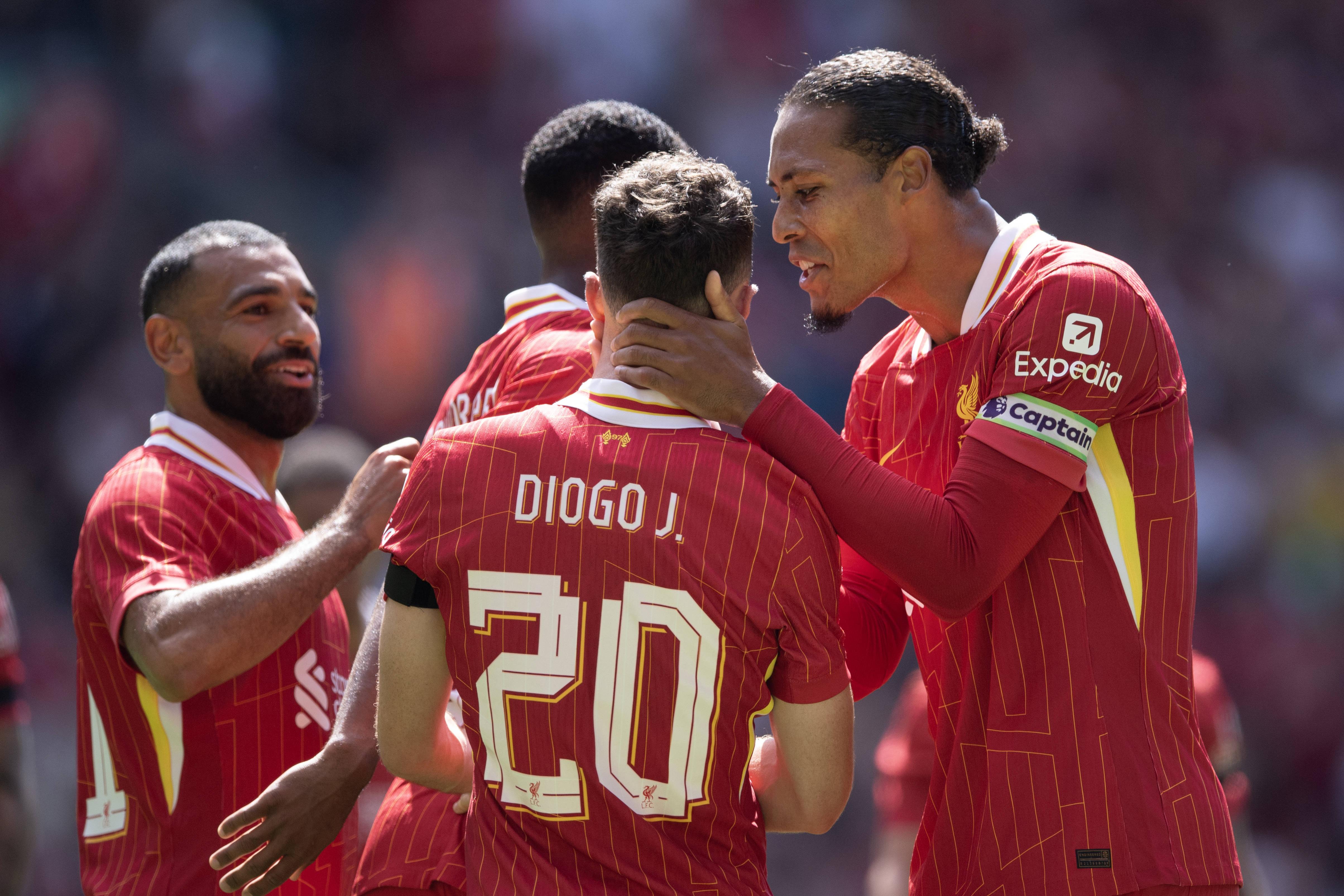 Virgil van Dijk era o capitão de Diogo Jota no Liverpool