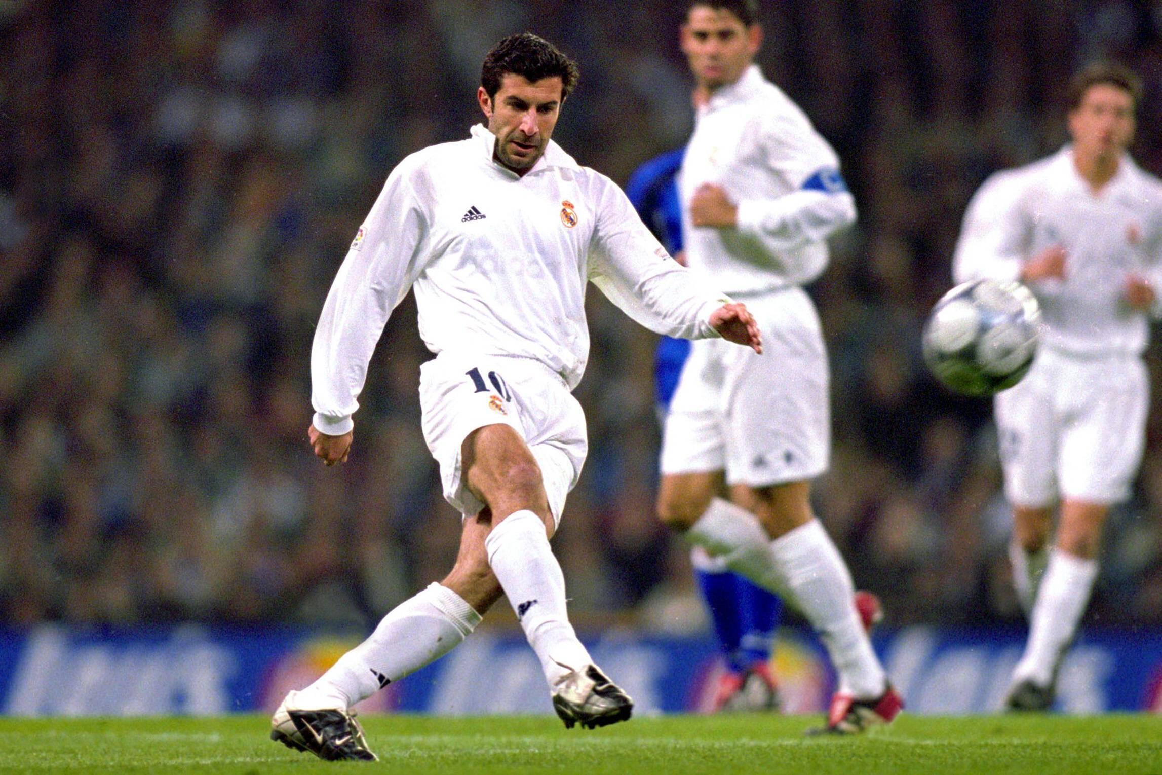 11 - Luís Figo custou €60 M do Barcelona em 2000 e venceu sete títulos em cinco anos pelo Real Madrid, duas Champions e duas LaLigas - Foto: Imago