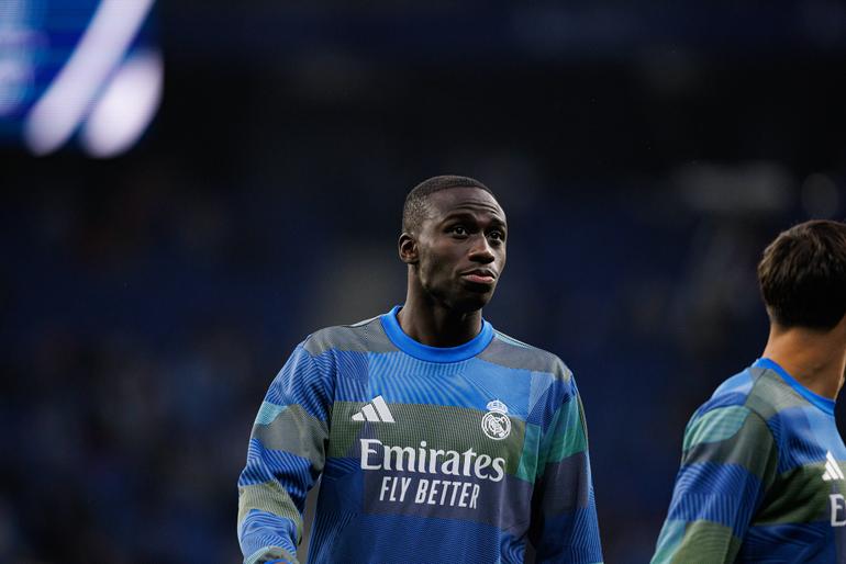 16 - Ferland Mendy custou €48 M vindo do Lyon em 2019 e a sua passagem no Real Madrid tem sido marcada por constantes lesões e algumas graves