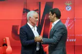 José Mourinho e Rui Costa quando o técnico assinou pelo Benfica - Foto: José Sena Goulão/Lusa