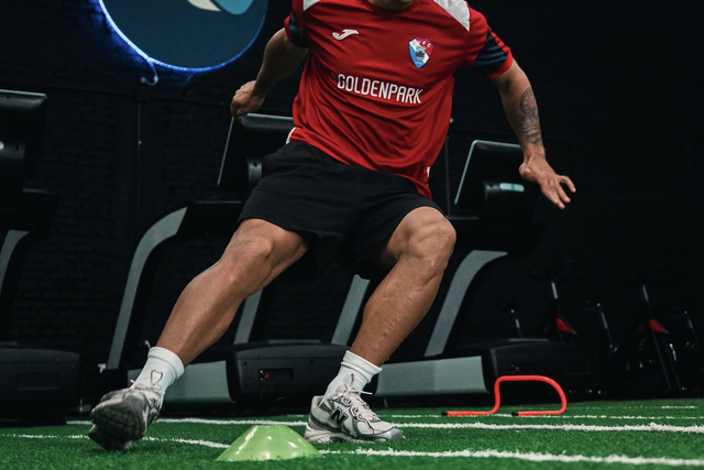 Agustín mantém o ritmo no Uruguai vestido a 'rigor' - Foto: D.R.