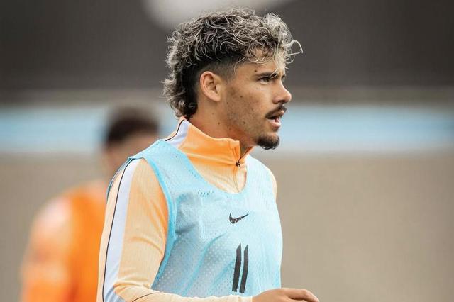 Maxi Araújo ao serviço da seleção celeste - Foto: Instagram/AUF