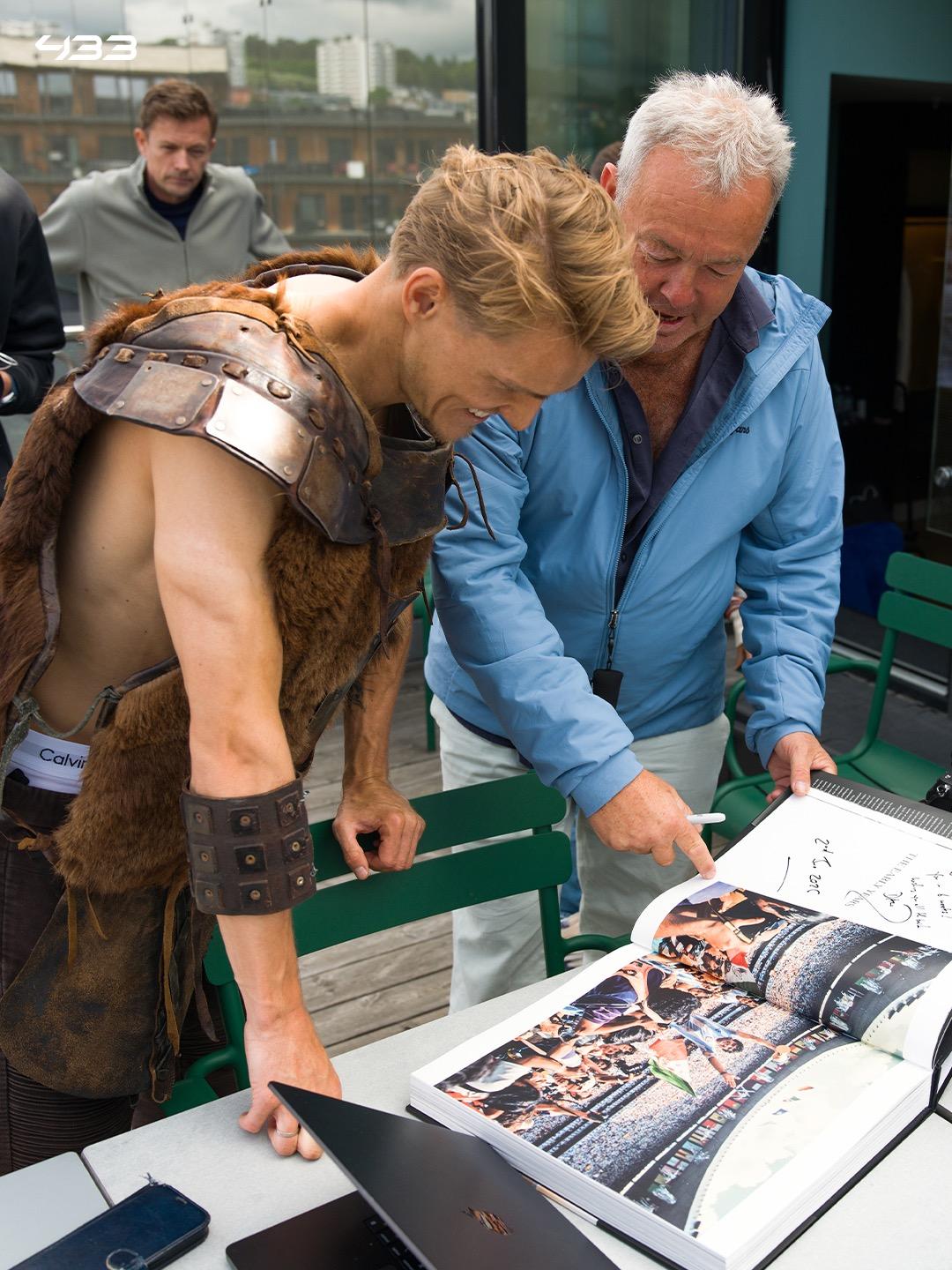 Odegaard não esteve presente no dia da fotografia de equipa, mas foi adicionado posteriormente - Foto: David Yarrow