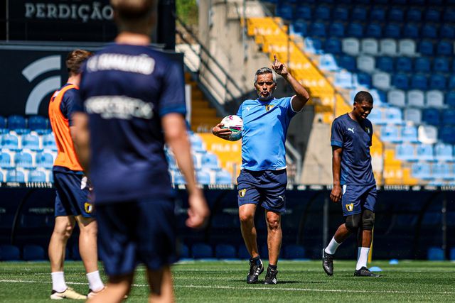Famalicão precisa de reforçar as laterais da defesa