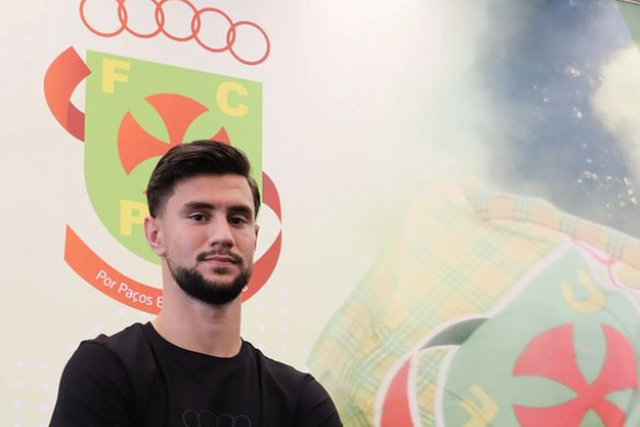 Oficial: Pavlic reforça o meio-campo do Paços de Ferreira