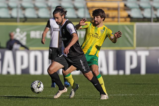 OFICIAL: Matheus Oliveira deixa Farense e ruma aos Emirados