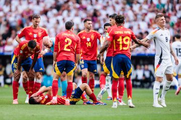 Vídeo: Kroos 'arrumou' com Pedri aos 3 minutos do Espanha-Alemanha