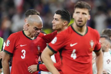 Vídeo: Pepe em lágrimas abraçado a Cristiano Ronaldo