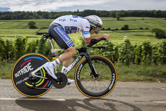 Remco Evenepoel vence primeiro contrarrelógio do Tour e João Almeida já é sexto da geral