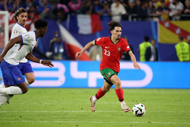 Vídeo: Defesa milagrosa de Maignan evitou o golo de Vitinha