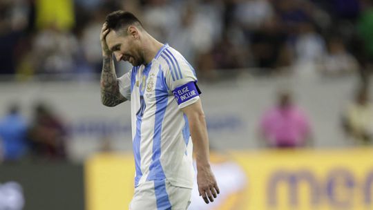 Messi falha penálti 'à Panenka', mas Dibu Martínez coloca a Argentina nas meias-finais