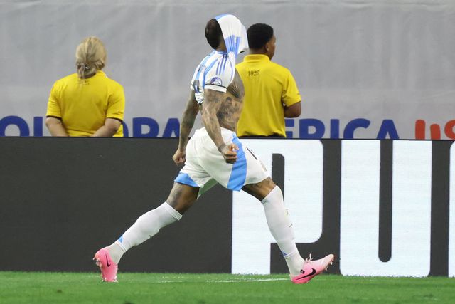 A tremenda tatuagem de Otamendi em homenagem a Messi (foto)