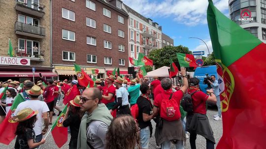 Tremenda festa dos portugueses em Hamburgo: até o irmão de Ronaldo participou