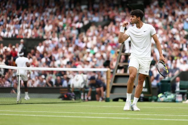 Alcaraz apanha susto mas avança em Wimbledon
