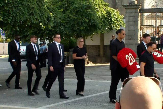 Palmas e muita emoção no adeus a Diogo Jota e André Silva