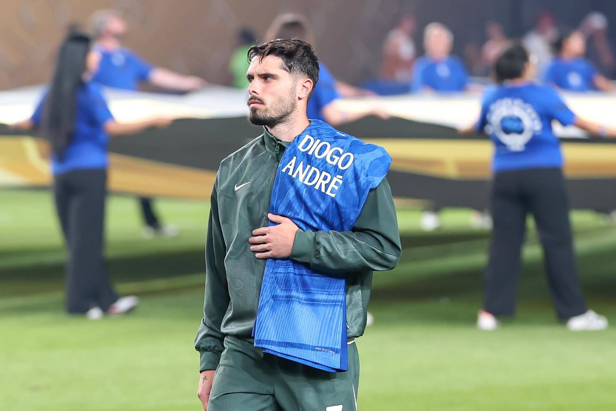 Pedro Neto decidiu jogar e Diogo Jota e André foram com ele