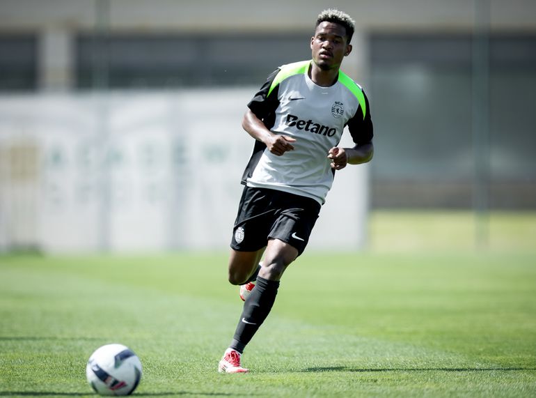 Geny Catamo marca em empate do Sporting com o Farense