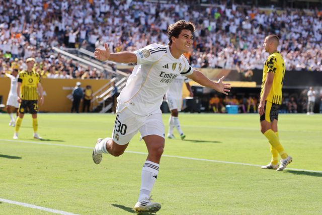 Real Madrid sobrevive a final de loucos e segue para as 'meias'