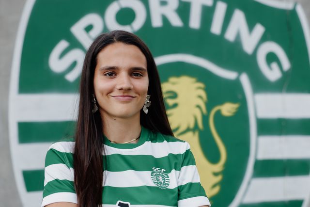 Lateral renova com o Sporting