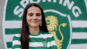 Lateral renova com o Sporting