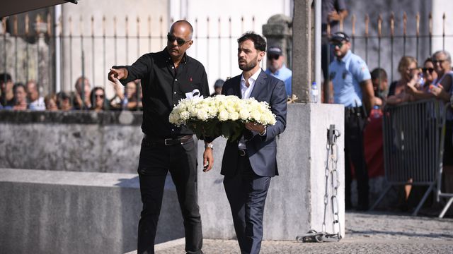Fabinho, Thiago Alcântara, João Moutinho e Bernardo Silva chegam ao funeral