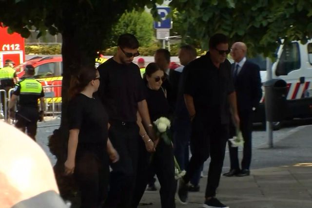 Companheiros e presidente da FPF chegam ao funeral de Jota