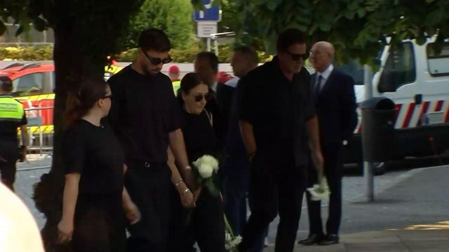 Companheiros e presidente da FPF chegam ao funeral de Jota