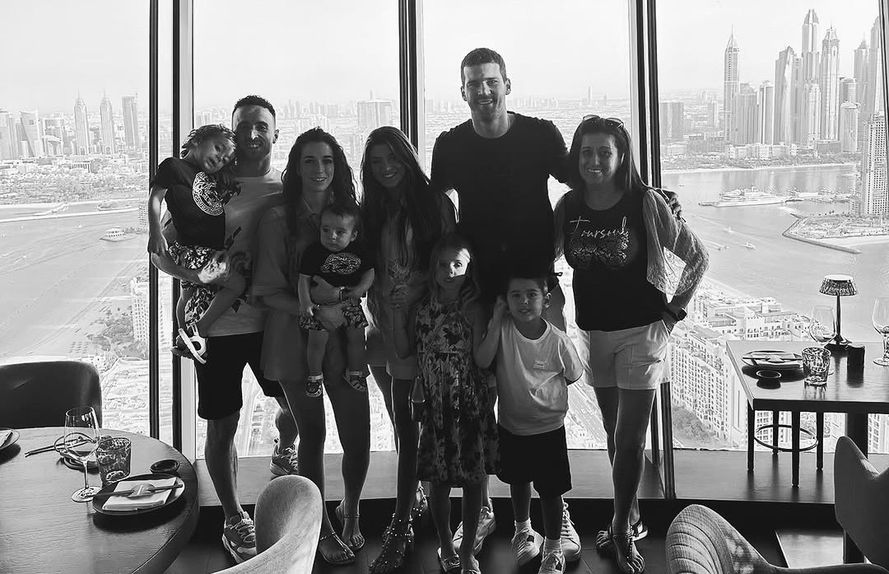 Alisson publicou foto com família de Diogo Jota (Alisson Instagram)