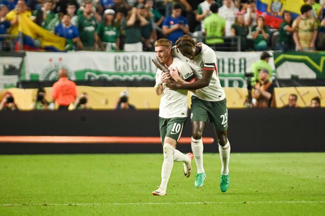 Palmer e Chalobah festejam depois de Palmer ter marcado contra o Palmeiras