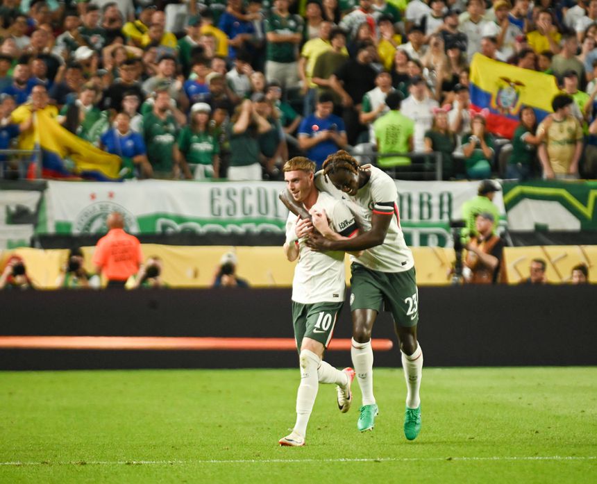 Palmer e Chalobah festejam depois de Palmer ter marcado contra o Palmeiras