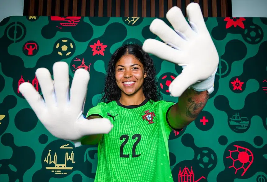 Sierra Cota-Yard, de 22 anos, é a terceira guarda-redes de Portugal