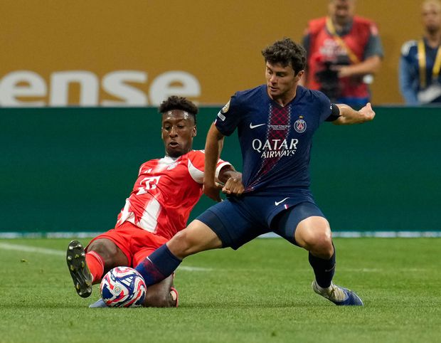 João Neves em duelo com Coman no PSG-Bayern