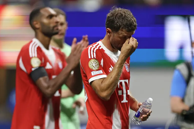 Thomas Muller triste por ter terminado assim a sua carreira no Bayern