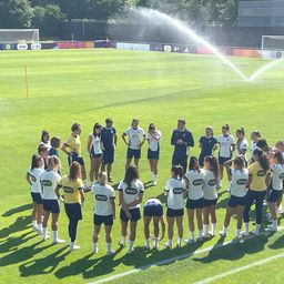 Portugal treina-se no Stade des Arbères, em Meryn